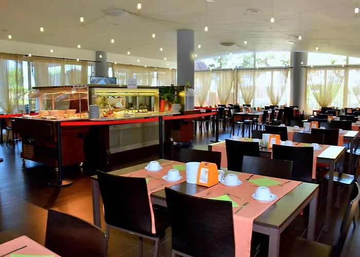 Lejlighed Homely Bright Flat On The Shores Of *